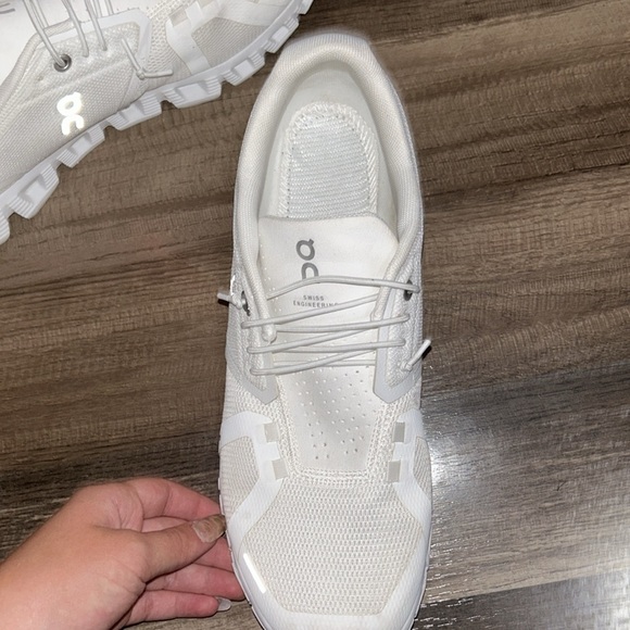 white on cloud 5 m8.5 - Picture 2 of 5